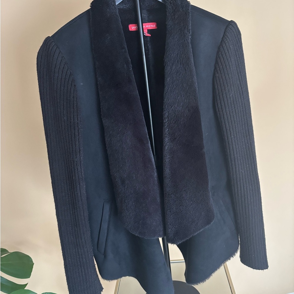 Chic Black Jacket with Faux Fur Collar